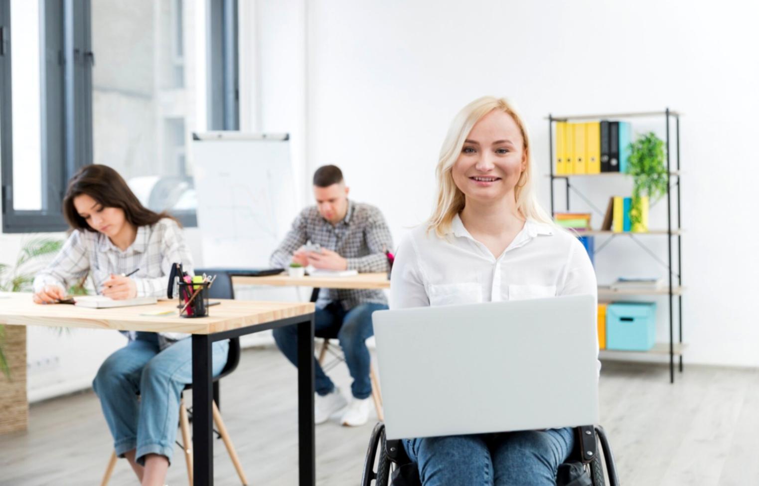 Sessione di formazione sull'intelligenza emotiva con approccio pratico e interattivo