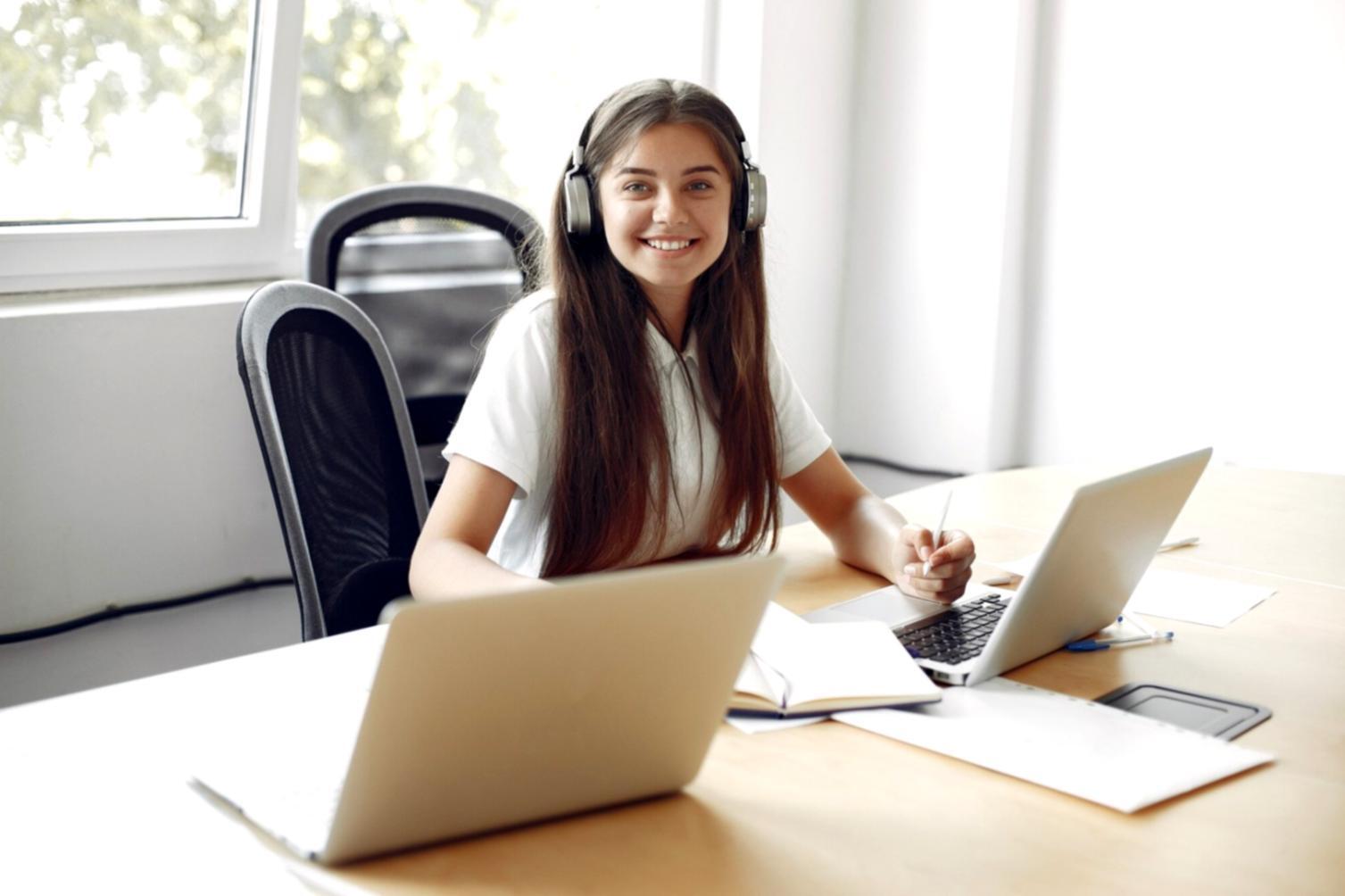 Sessione di gruppo per lo sviluppo dell'intelligenza emotiva con partecipanti attivi